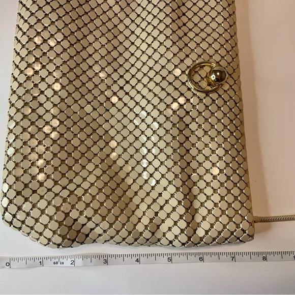 Vintage La Regale Cream Interlocking Beaded Crossbody Glamour Evening Party Bag - Picture 11 of 17